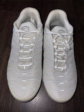 Nike Men’s Mesh Athletic Sneakers - Light Beige/Off-White